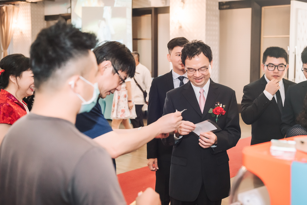 2020041009430035 婚禮紀錄｜高雄婚攝｜台南婚攝｜南部婚攝｜海軍劍門進場｜浪漫帆船二次進場｜類婚紗｜迎娶＋午宴｜玄饌海宴會館｜宴客篇｜