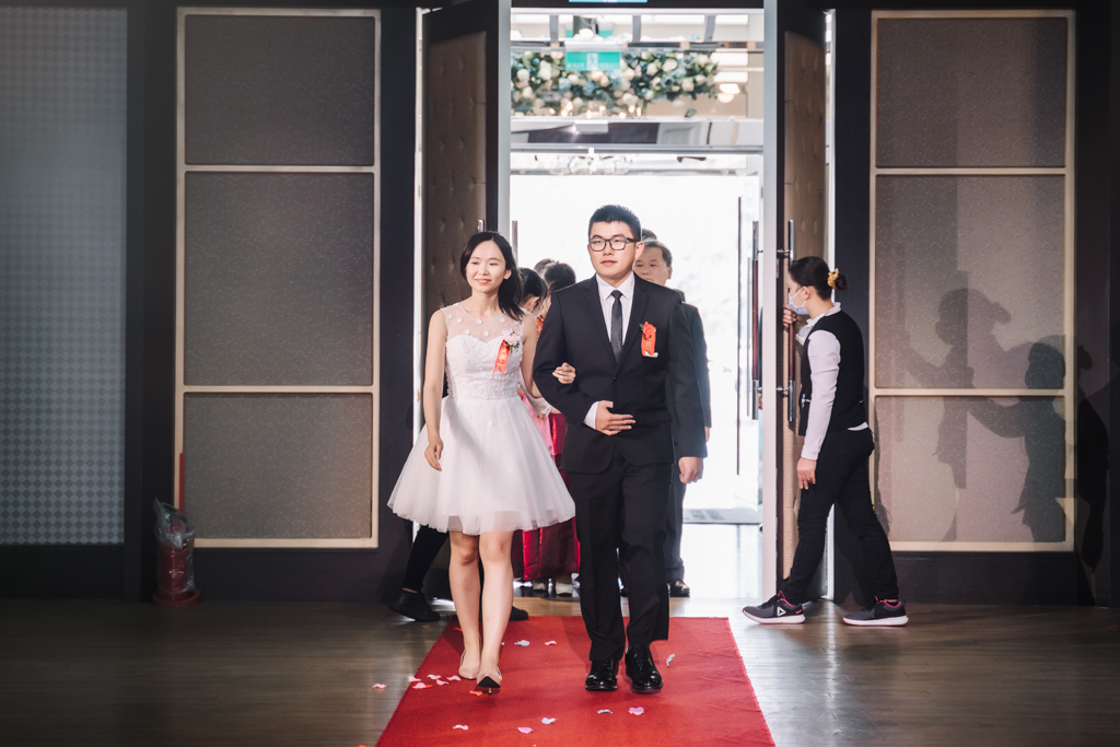 2020041009472625 婚禮紀錄｜高雄婚攝｜台南婚攝｜南部婚攝｜海軍劍門進場｜浪漫帆船二次進場｜類婚紗｜迎娶＋午宴｜玄饌海宴會館｜宴客篇｜