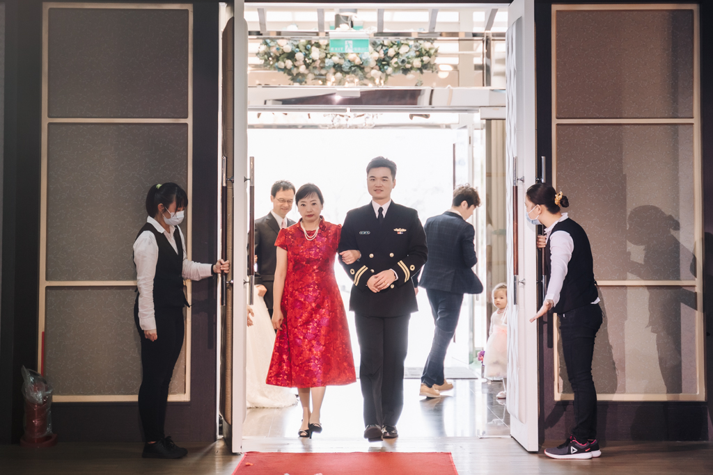 2020041009475287 婚禮紀錄｜高雄婚攝｜台南婚攝｜南部婚攝｜海軍劍門進場｜浪漫帆船二次進場｜類婚紗｜迎娶＋午宴｜玄饌海宴會館｜宴客篇｜