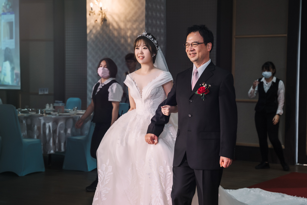 2020041009482393 婚禮紀錄｜高雄婚攝｜台南婚攝｜南部婚攝｜海軍劍門進場｜浪漫帆船二次進場｜類婚紗｜迎娶＋午宴｜玄饌海宴會館｜宴客篇｜