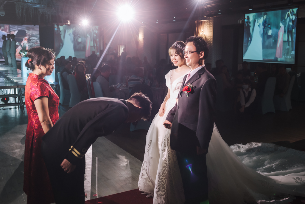 2020041009484581 婚禮紀錄｜高雄婚攝｜台南婚攝｜南部婚攝｜海軍劍門進場｜浪漫帆船二次進場｜類婚紗｜迎娶＋午宴｜玄饌海宴會館｜宴客篇｜