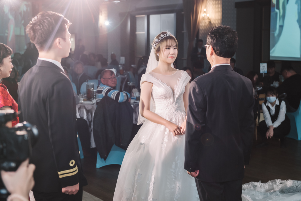 2020041009485638 婚禮紀錄｜高雄婚攝｜台南婚攝｜南部婚攝｜海軍劍門進場｜浪漫帆船二次進場｜類婚紗｜迎娶＋午宴｜玄饌海宴會館｜宴客篇｜