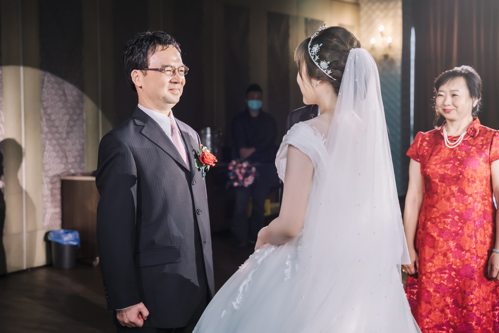 2020041009490277 婚禮紀錄｜高雄婚攝｜台南婚攝｜南部婚攝｜海軍劍門進場｜浪漫帆船二次進場｜類婚紗｜迎娶＋午宴｜玄饌海宴會館｜宴客篇｜