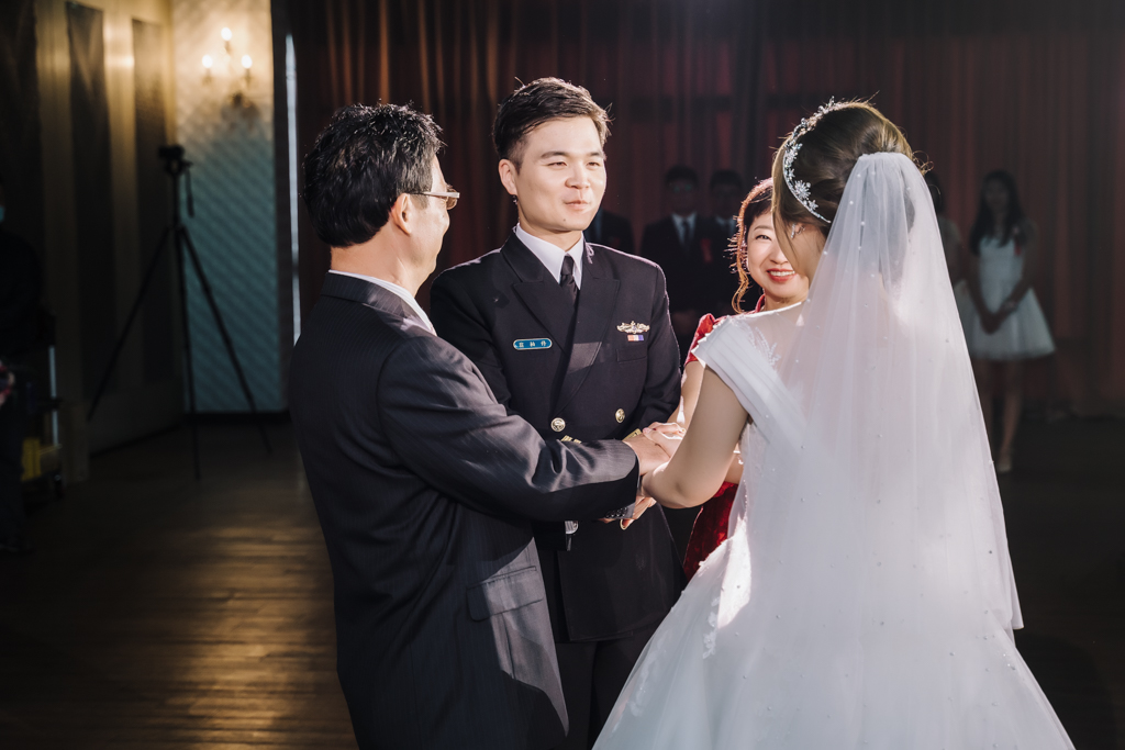 2020041009492172 婚禮紀錄｜高雄婚攝｜台南婚攝｜南部婚攝｜海軍劍門進場｜浪漫帆船二次進場｜類婚紗｜迎娶＋午宴｜玄饌海宴會館｜宴客篇｜