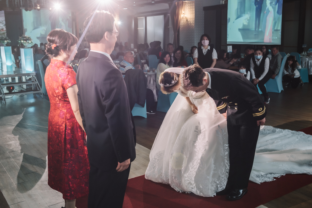 2020041009494065 婚禮紀錄｜高雄婚攝｜台南婚攝｜南部婚攝｜海軍劍門進場｜浪漫帆船二次進場｜類婚紗｜迎娶＋午宴｜玄饌海宴會館｜宴客篇｜