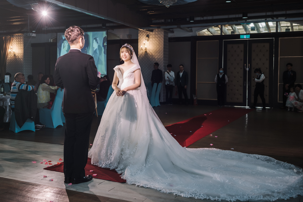 2020041009503555 婚禮紀錄｜高雄婚攝｜台南婚攝｜南部婚攝｜海軍劍門進場｜浪漫帆船二次進場｜類婚紗｜迎娶＋午宴｜玄饌海宴會館｜宴客篇｜