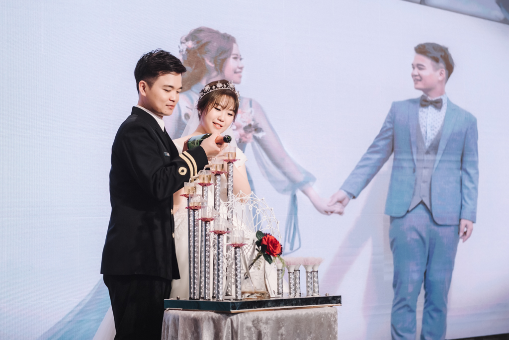 2020041009524458 婚禮紀錄｜高雄婚攝｜台南婚攝｜南部婚攝｜海軍劍門進場｜浪漫帆船二次進場｜類婚紗｜迎娶＋午宴｜玄饌海宴會館｜宴客篇｜