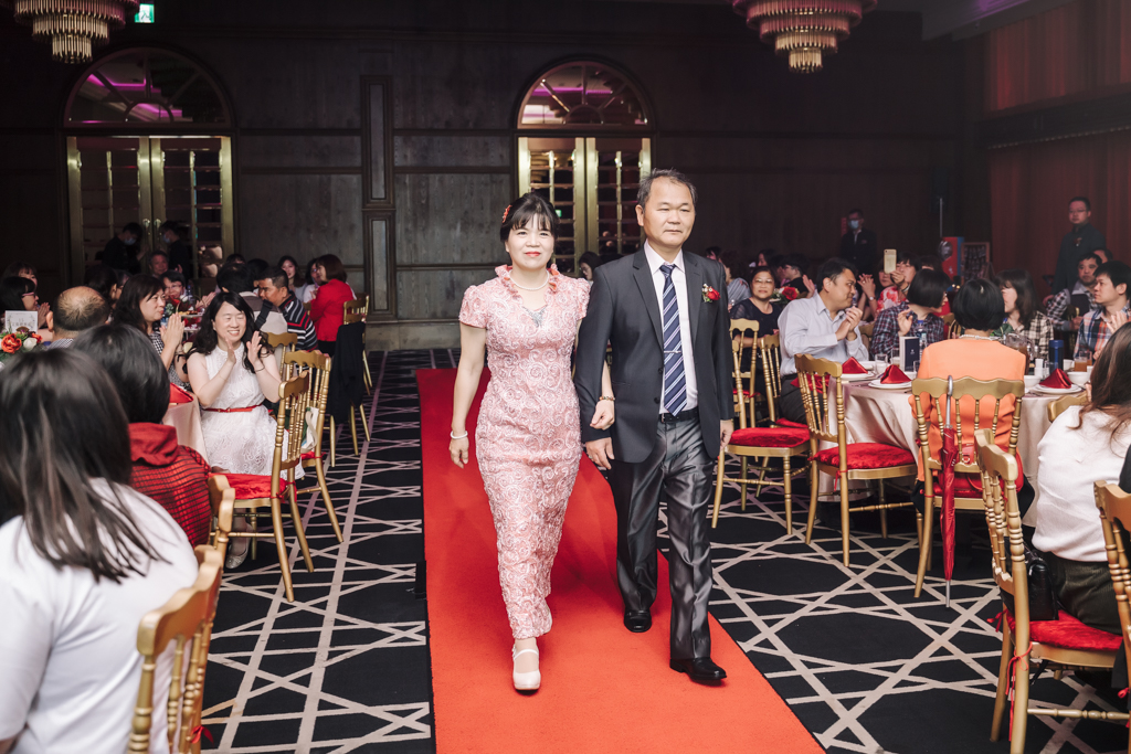 2020041010394372 婚禮紀錄｜高雄婚攝｜南部婚攝｜龍鳳掛｜唱歌二次進場｜Switch遊戲活動｜類婚紗｜歸寧午宴｜老新台菜｜宴客篇｜