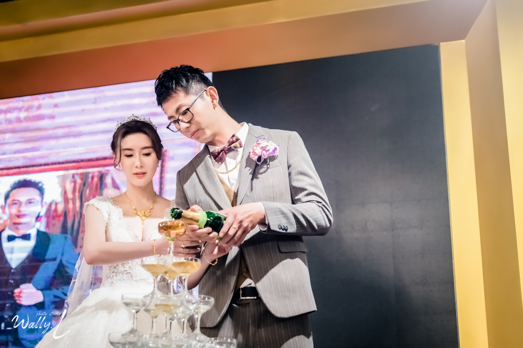 202011231612497 ｜婚禮紀錄｜高雄婚攝｜南部婚攝｜類婚紗｜雙儀式午宴｜交付儀式｜二進敲杯｜宴客遊戲｜高雄富苑囍宴會館｜宴客篇｜
