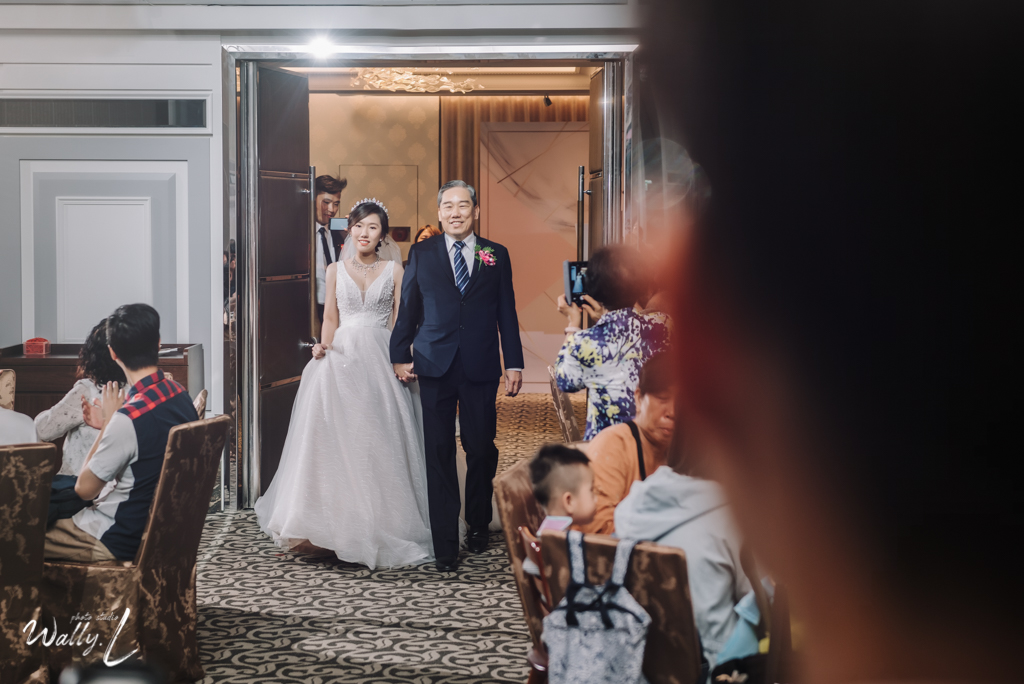2020121613343517 ｜婚禮紀錄｜高雄婚攝｜屏東婚攝｜南部婚攝｜類婚紗｜純午宴｜交付儀式｜二進敲杯｜抽捧花｜屏東維多莉亞婚宴會館｜