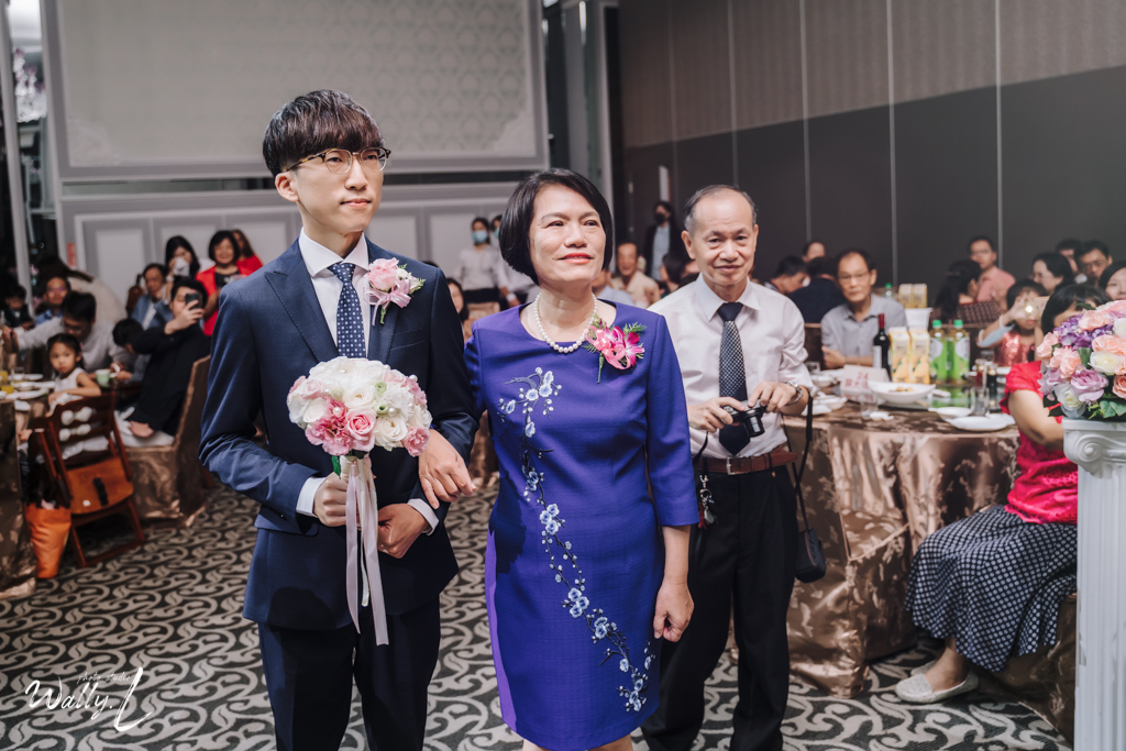 2020121613344257 ｜婚禮紀錄｜高雄婚攝｜屏東婚攝｜南部婚攝｜類婚紗｜純午宴｜交付儀式｜二進敲杯｜抽捧花｜屏東維多莉亞婚宴會館｜