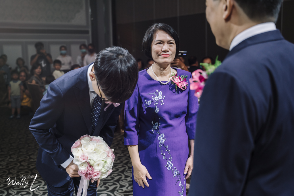 2020121615133468 ｜婚禮紀錄｜高雄婚攝｜屏東婚攝｜南部婚攝｜類婚紗｜純午宴｜交付儀式｜二進敲杯｜抽捧花｜屏東維多莉亞婚宴會館｜