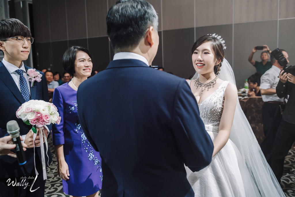 2020121615140379 ｜婚禮紀錄｜高雄婚攝｜屏東婚攝｜南部婚攝｜類婚紗｜純午宴｜交付儀式｜二進敲杯｜抽捧花｜屏東維多莉亞婚宴會館｜