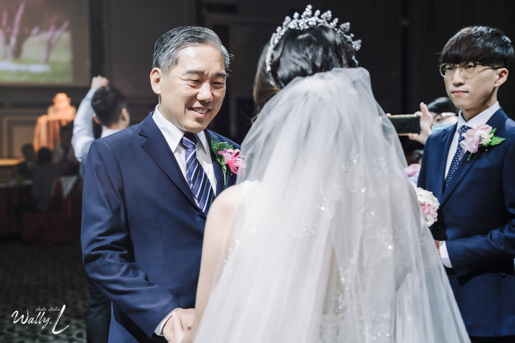 2020121615141232 ｜婚禮紀錄｜高雄婚攝｜屏東婚攝｜南部婚攝｜類婚紗｜純午宴｜交付儀式｜二進敲杯｜抽捧花｜屏東維多莉亞婚宴會館｜