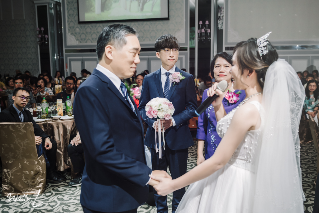 2020121615143116 ｜婚禮紀錄｜高雄婚攝｜屏東婚攝｜南部婚攝｜類婚紗｜純午宴｜交付儀式｜二進敲杯｜抽捧花｜屏東維多莉亞婚宴會館｜