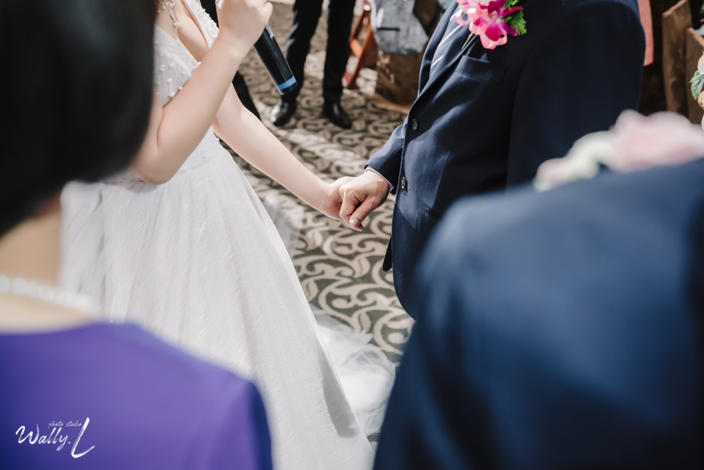 2020121615144916 ｜婚禮紀錄｜高雄婚攝｜屏東婚攝｜南部婚攝｜類婚紗｜純午宴｜交付儀式｜二進敲杯｜抽捧花｜屏東維多莉亞婚宴會館｜
