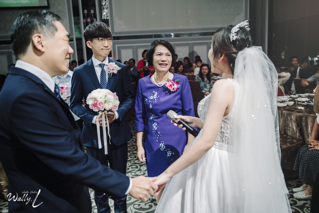 2020121615150982 ｜婚禮紀錄｜高雄婚攝｜屏東婚攝｜南部婚攝｜類婚紗｜純午宴｜交付儀式｜二進敲杯｜抽捧花｜屏東維多莉亞婚宴會館｜