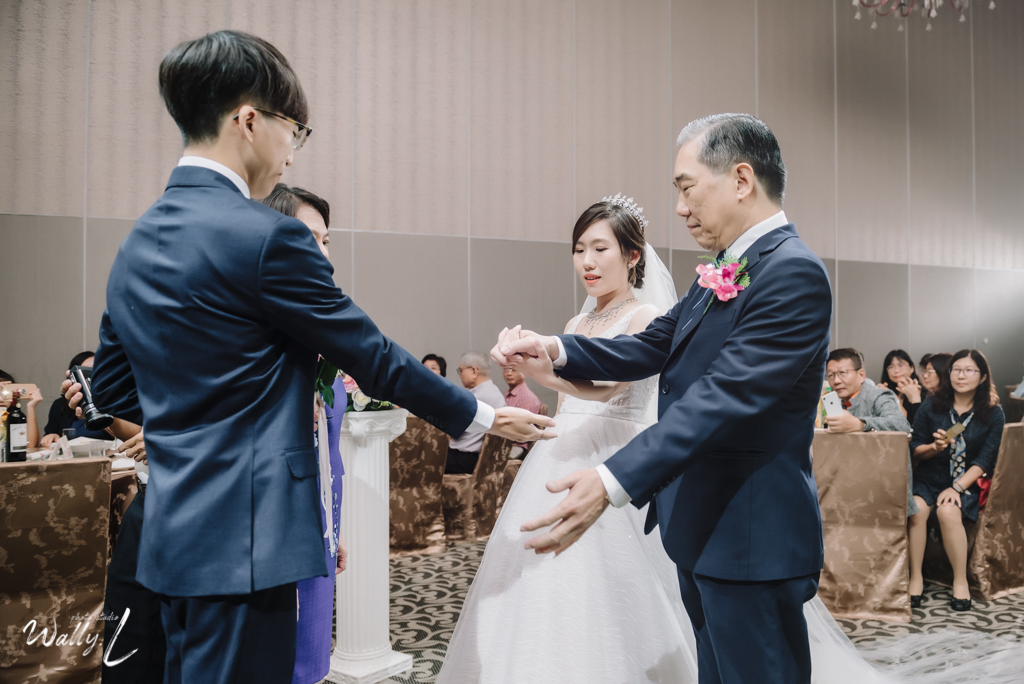 2020121615151588 ｜婚禮紀錄｜高雄婚攝｜屏東婚攝｜南部婚攝｜類婚紗｜純午宴｜交付儀式｜二進敲杯｜抽捧花｜屏東維多莉亞婚宴會館｜