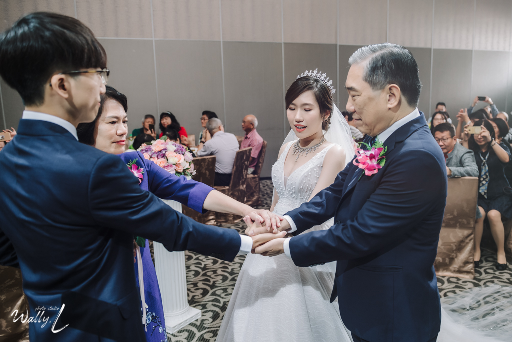 2020121615152835 ｜婚禮紀錄｜高雄婚攝｜屏東婚攝｜南部婚攝｜類婚紗｜純午宴｜交付儀式｜二進敲杯｜抽捧花｜屏東維多莉亞婚宴會館｜