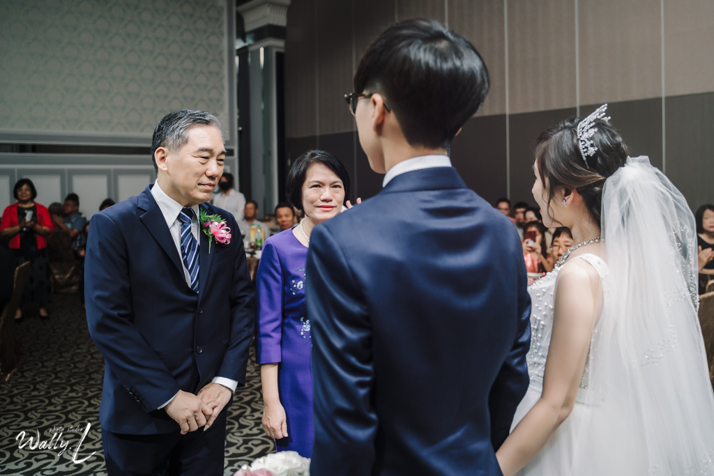 2020121615154698 ｜婚禮紀錄｜高雄婚攝｜屏東婚攝｜南部婚攝｜類婚紗｜純午宴｜交付儀式｜二進敲杯｜抽捧花｜屏東維多莉亞婚宴會館｜