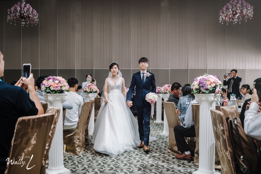 2020121615155981 ｜婚禮紀錄｜高雄婚攝｜屏東婚攝｜南部婚攝｜類婚紗｜純午宴｜交付儀式｜二進敲杯｜抽捧花｜屏東維多莉亞婚宴會館｜