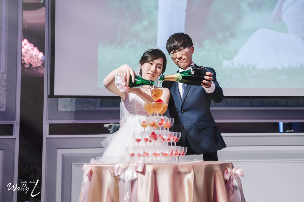 2020121615161813 ｜婚禮紀錄｜高雄婚攝｜屏東婚攝｜南部婚攝｜類婚紗｜純午宴｜交付儀式｜二進敲杯｜抽捧花｜屏東維多莉亞婚宴會館｜