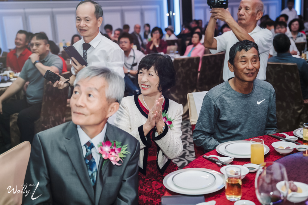 202012161516512 ｜婚禮紀錄｜高雄婚攝｜屏東婚攝｜南部婚攝｜類婚紗｜純午宴｜交付儀式｜二進敲杯｜抽捧花｜屏東維多莉亞婚宴會館｜