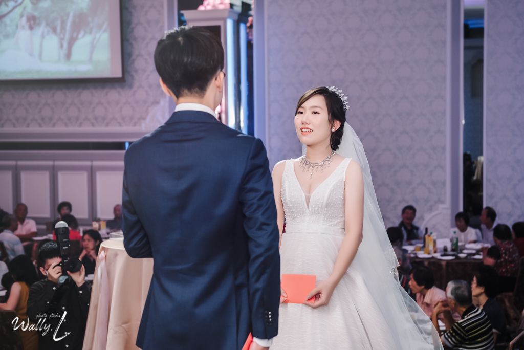 2020121615171754 ｜婚禮紀錄｜高雄婚攝｜屏東婚攝｜南部婚攝｜類婚紗｜純午宴｜交付儀式｜二進敲杯｜抽捧花｜屏東維多莉亞婚宴會館｜