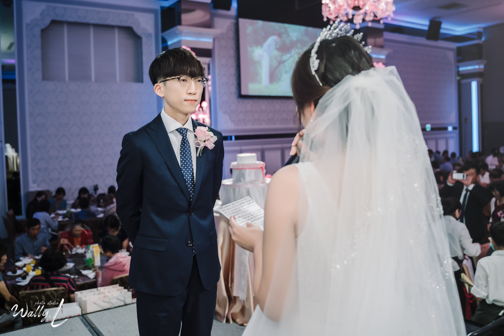 202012161518337 ｜婚禮紀錄｜高雄婚攝｜屏東婚攝｜南部婚攝｜類婚紗｜純午宴｜交付儀式｜二進敲杯｜抽捧花｜屏東維多莉亞婚宴會館｜