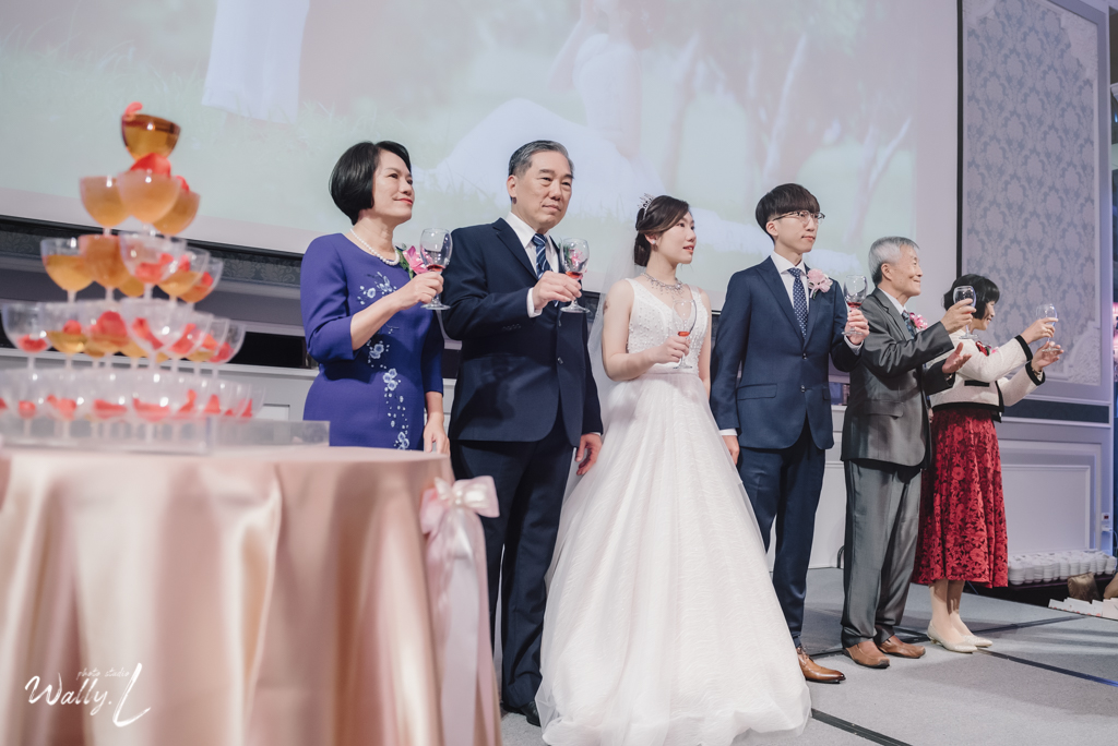202012161519228 ｜婚禮紀錄｜高雄婚攝｜屏東婚攝｜南部婚攝｜類婚紗｜純午宴｜交付儀式｜二進敲杯｜抽捧花｜屏東維多莉亞婚宴會館｜