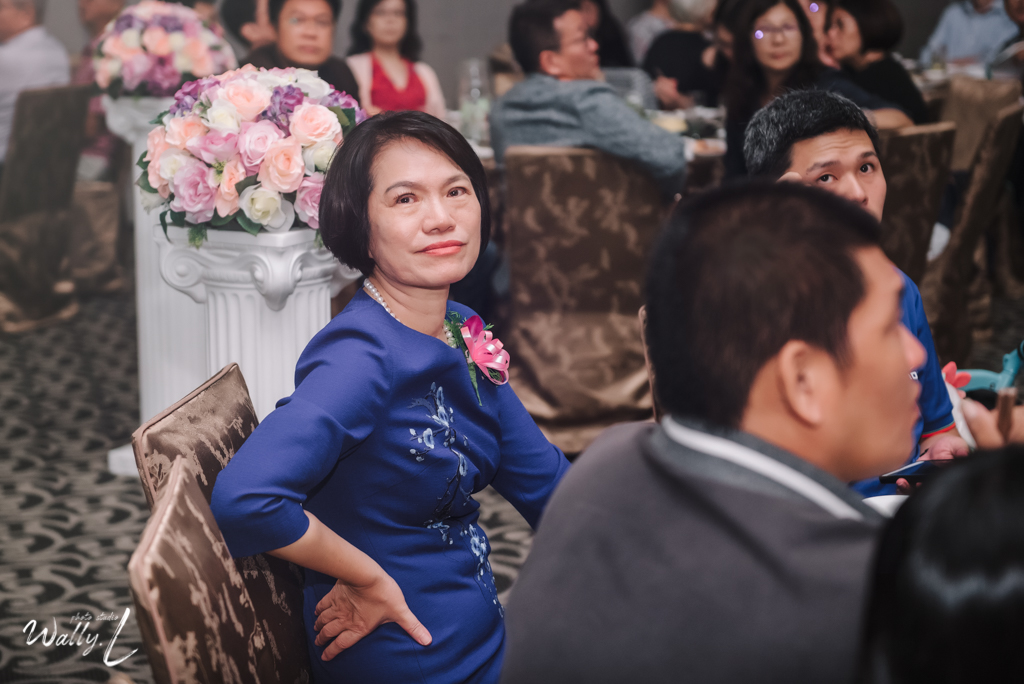 2020121615282567 ｜婚禮紀錄｜高雄婚攝｜屏東婚攝｜南部婚攝｜類婚紗｜純午宴｜交付儀式｜二進敲杯｜抽捧花｜屏東維多莉亞婚宴會館｜