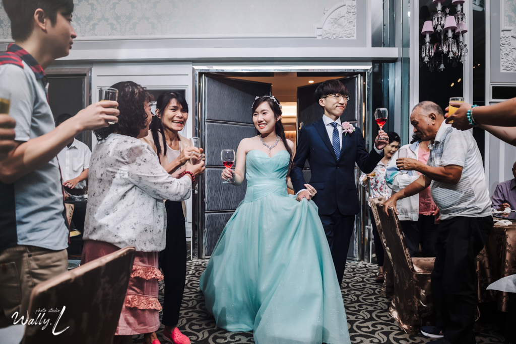 2020121615284750 ｜婚禮紀錄｜高雄婚攝｜屏東婚攝｜南部婚攝｜類婚紗｜純午宴｜交付儀式｜二進敲杯｜抽捧花｜屏東維多莉亞婚宴會館｜
