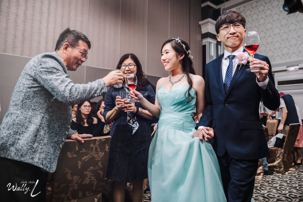 2020121615285626 ｜婚禮紀錄｜高雄婚攝｜屏東婚攝｜南部婚攝｜類婚紗｜純午宴｜交付儀式｜二進敲杯｜抽捧花｜屏東維多莉亞婚宴會館｜