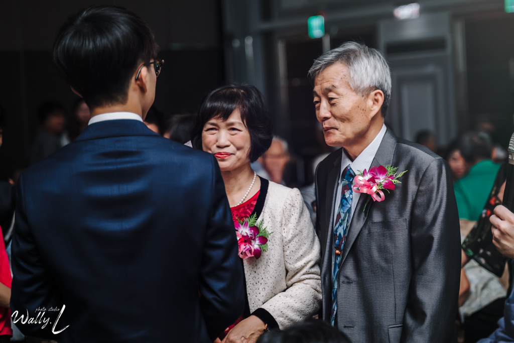 2020121615293950 ｜婚禮紀錄｜高雄婚攝｜屏東婚攝｜南部婚攝｜類婚紗｜純午宴｜交付儀式｜二進敲杯｜抽捧花｜屏東維多莉亞婚宴會館｜