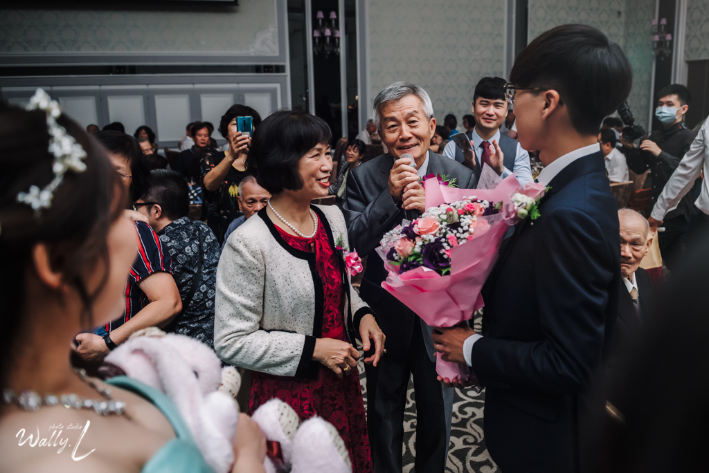 2020121615295247 ｜婚禮紀錄｜高雄婚攝｜屏東婚攝｜南部婚攝｜類婚紗｜純午宴｜交付儀式｜二進敲杯｜抽捧花｜屏東維多莉亞婚宴會館｜