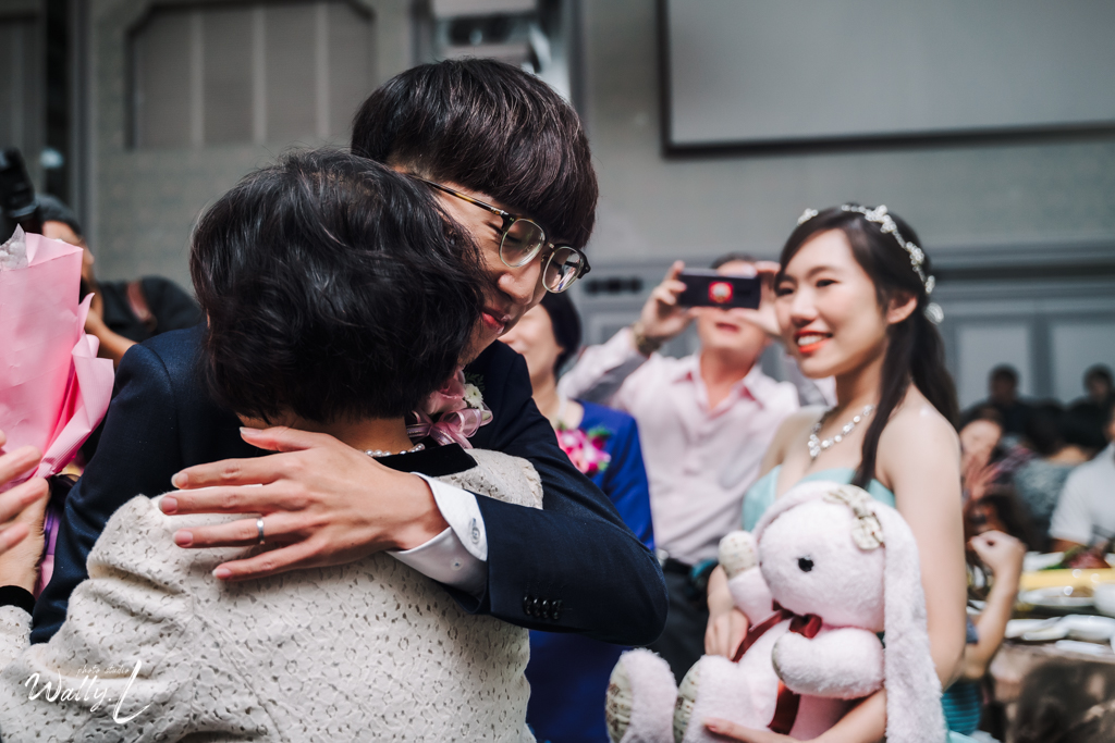 2020121615300572 ｜婚禮紀錄｜高雄婚攝｜屏東婚攝｜南部婚攝｜類婚紗｜純午宴｜交付儀式｜二進敲杯｜抽捧花｜屏東維多莉亞婚宴會館｜