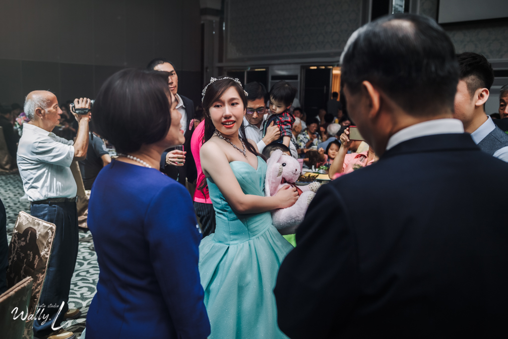 2020121615302364 ｜婚禮紀錄｜高雄婚攝｜屏東婚攝｜南部婚攝｜類婚紗｜純午宴｜交付儀式｜二進敲杯｜抽捧花｜屏東維多莉亞婚宴會館｜