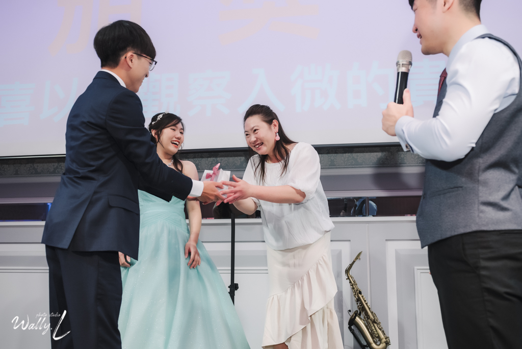 2020121615342627 ｜婚禮紀錄｜高雄婚攝｜屏東婚攝｜南部婚攝｜類婚紗｜純午宴｜交付儀式｜二進敲杯｜抽捧花｜屏東維多莉亞婚宴會館｜