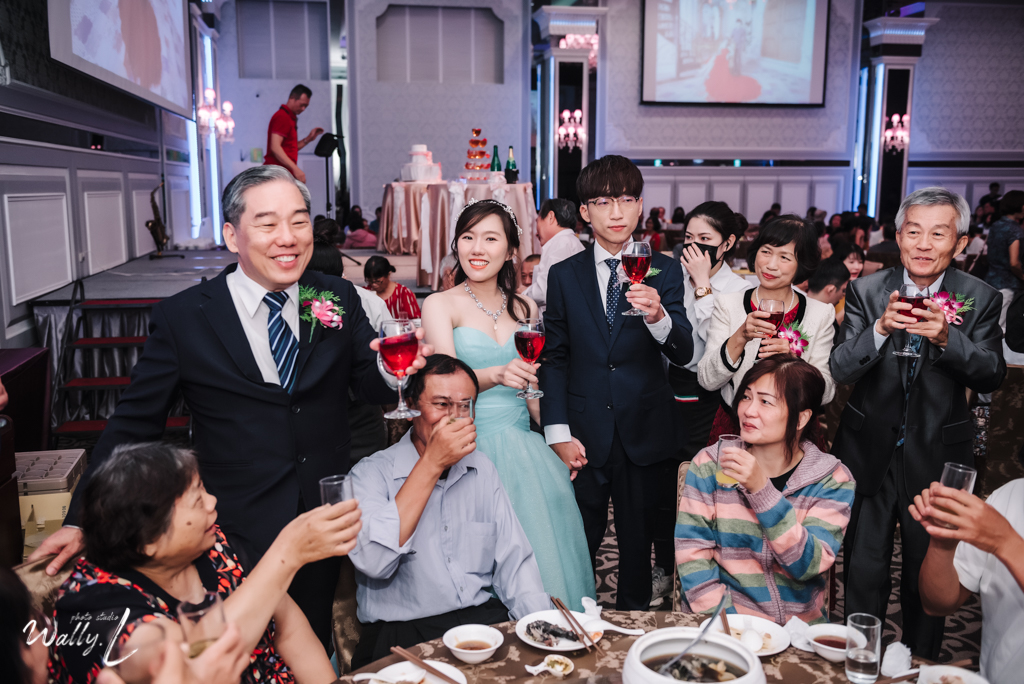 2020121615343967 ｜婚禮紀錄｜高雄婚攝｜屏東婚攝｜南部婚攝｜類婚紗｜純午宴｜交付儀式｜二進敲杯｜抽捧花｜屏東維多莉亞婚宴會館｜