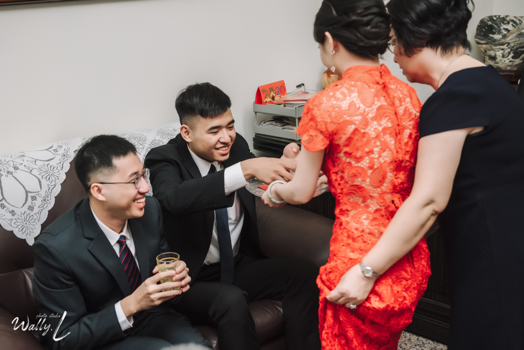 202101311233248 ｜婚禮紀錄｜高雄婚攝｜屏東婚攝｜南部婚攝｜儀式午宴｜訂婚儀式｜迎娶儀式｜奉茶｜拜別父母｜儀式篇｜
