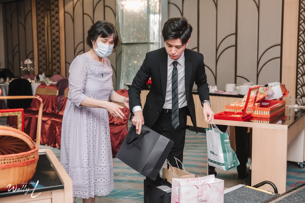 2021062104363915 婚禮紀錄｜高雄婚攝｜南部婚攝｜訂婚儀式｜類婚紗｜漢來大飯店巨蛋會館｜