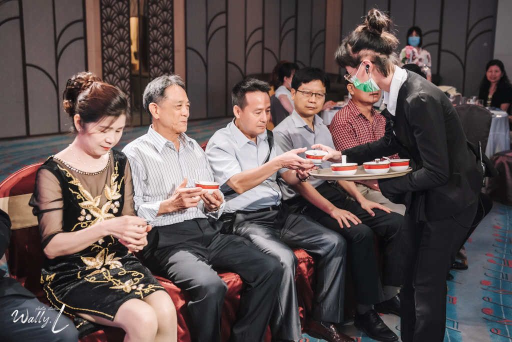 2021062104381010 婚禮紀錄｜高雄婚攝｜南部婚攝｜訂婚儀式｜類婚紗｜漢來大飯店巨蛋會館｜