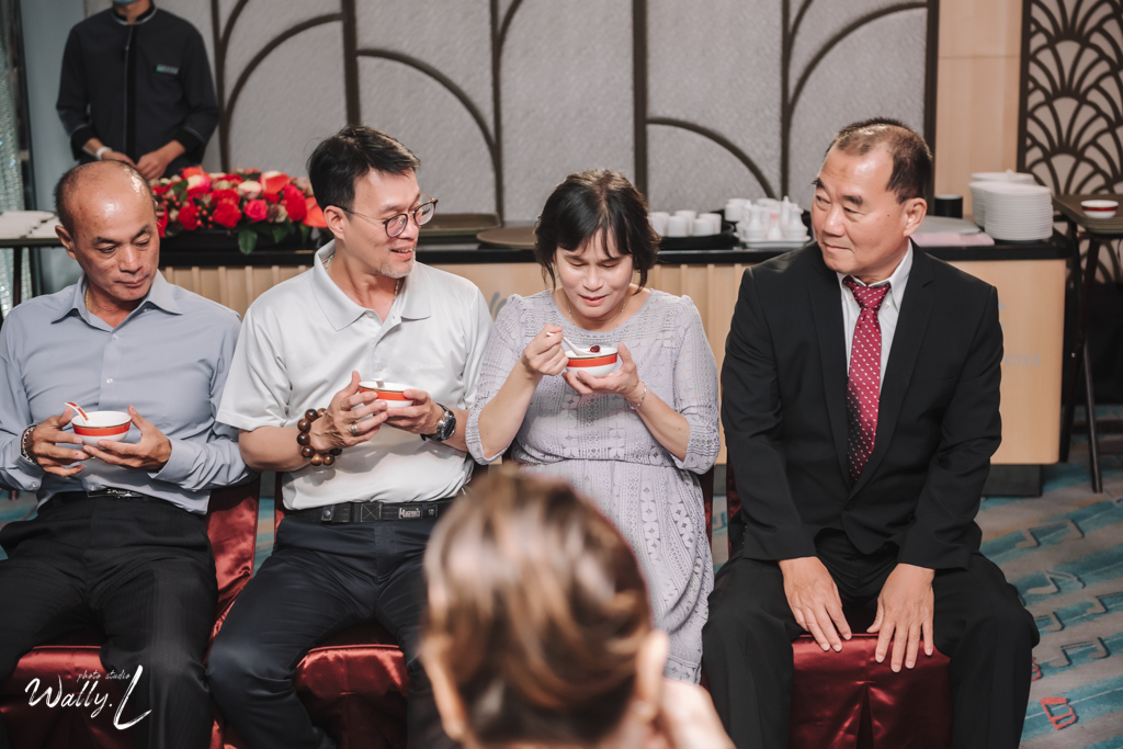 2021062104384187 婚禮紀錄｜高雄婚攝｜南部婚攝｜訂婚儀式｜類婚紗｜漢來大飯店巨蛋會館｜