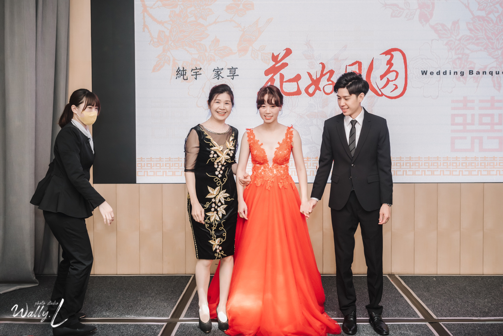 202106210442114 婚禮紀錄｜高雄婚攝｜南部婚攝｜訂婚儀式｜類婚紗｜漢來大飯店巨蛋會館｜
