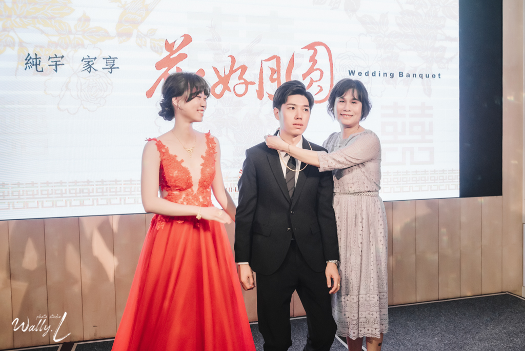 20210621044325100 婚禮紀錄｜高雄婚攝｜南部婚攝｜訂婚儀式｜類婚紗｜漢來大飯店巨蛋會館｜