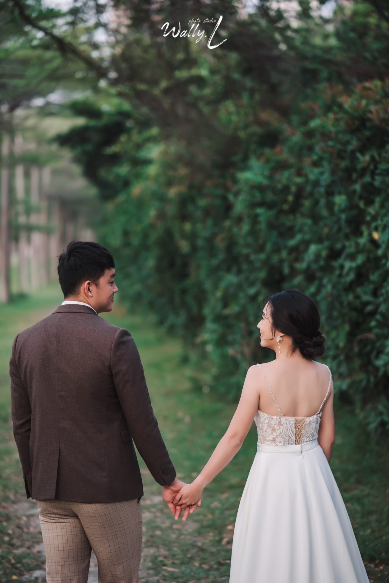 202108030940486 ｜瓦力攝影工作室｜自助婚紗｜婚紗創作｜曠野_W_W_攝影棚｜高雄美術館