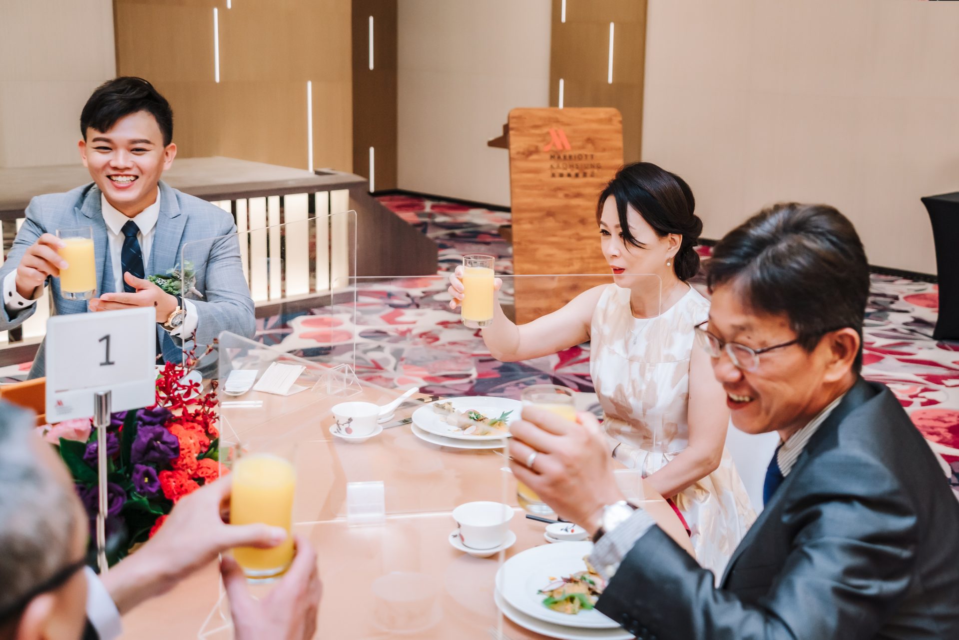 2021112003242458 婚禮紀錄｜高雄婚攝｜南部婚攝｜單宴客｜類婚紗｜晨袍｜閨蜜照｜高雄萬豪酒店｜