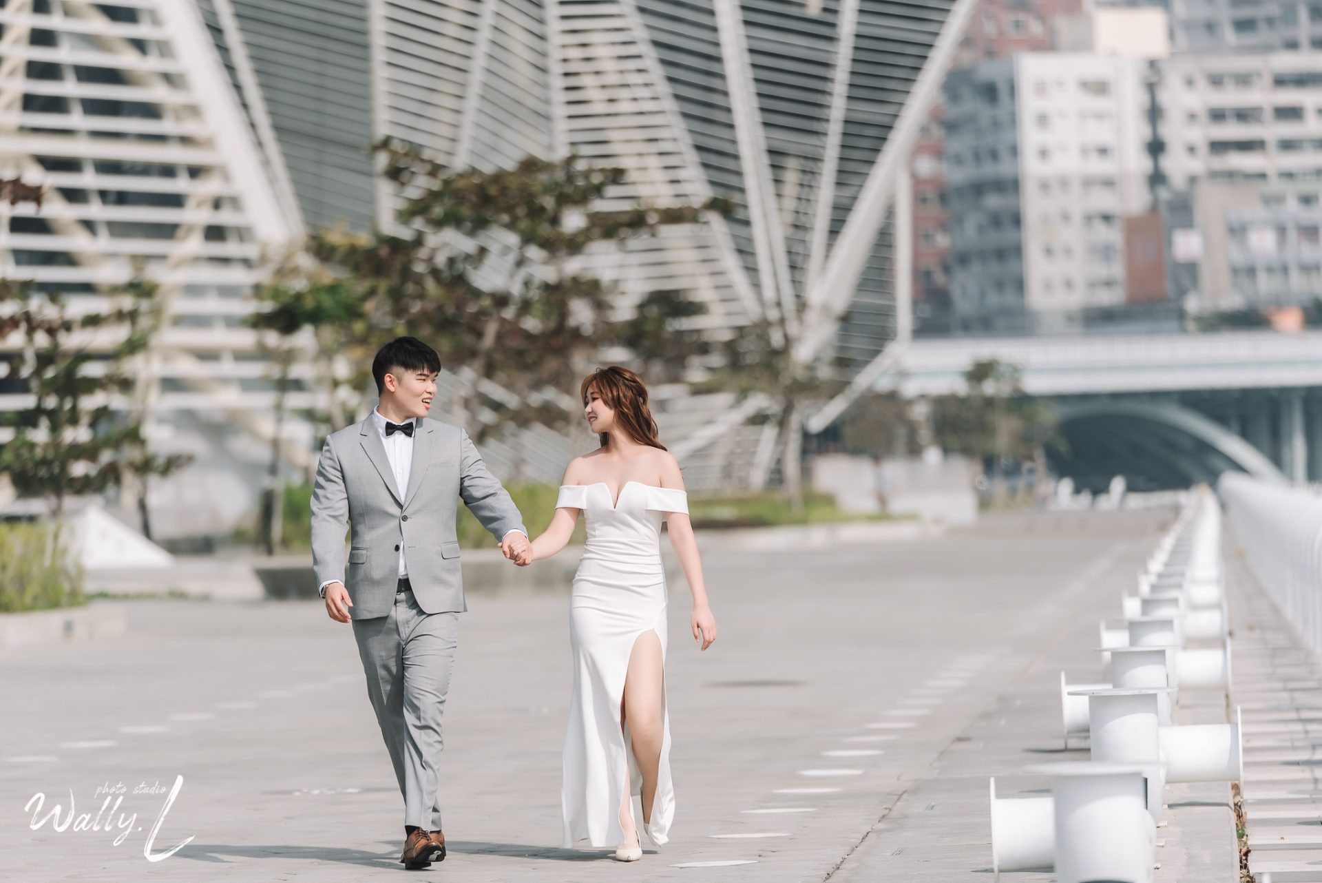202203161019235 ｜瓦力攝影工作室｜自助婚紗｜高雄流行音樂中心｜駁二藝文特區｜愛河｜旗津｜