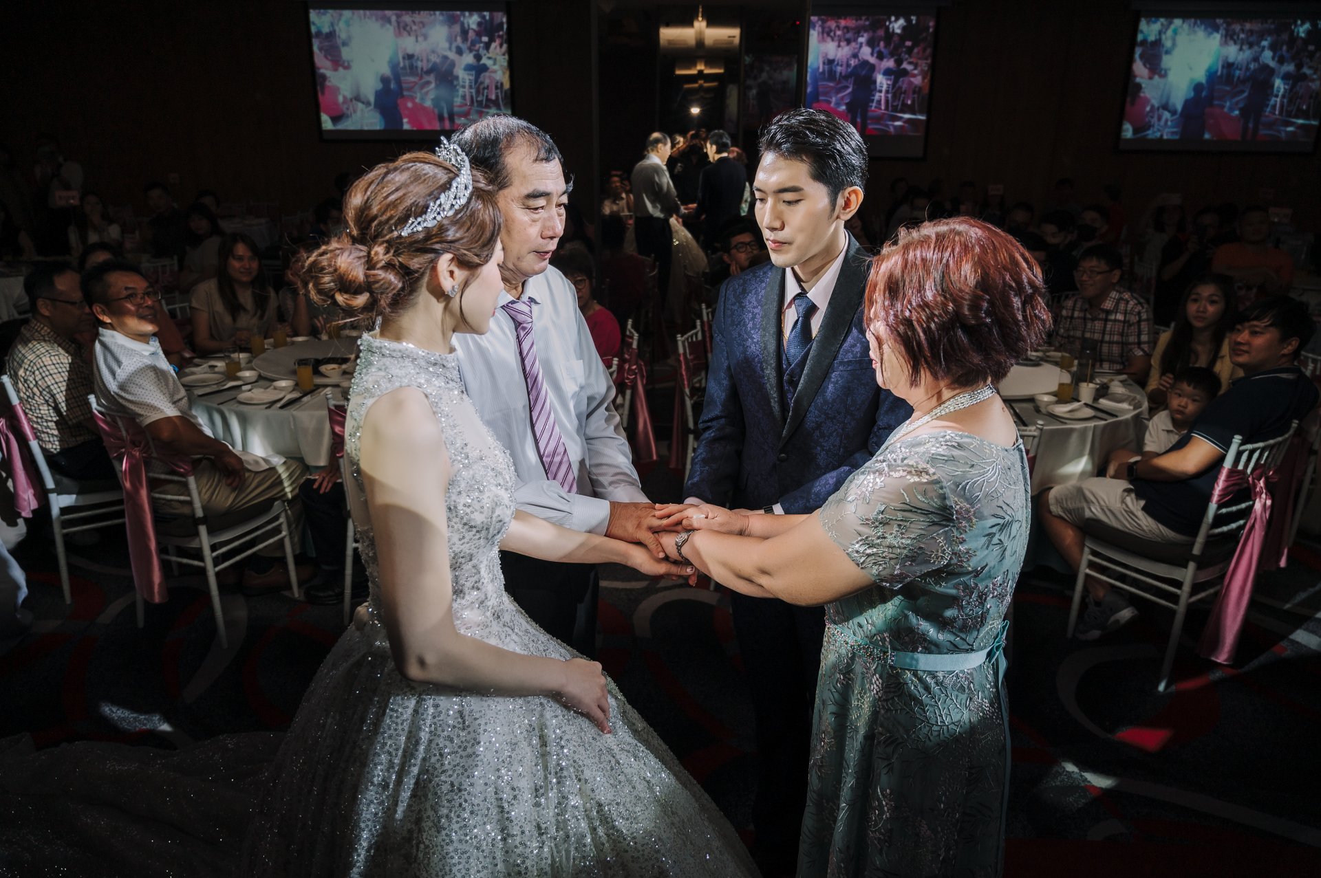 2022111514073541 婚禮紀錄|高雄婚攝|屏東婚攝|南部婚攝|夢時代頤品|交付儀式|恐龍裝進場|類婚紗|