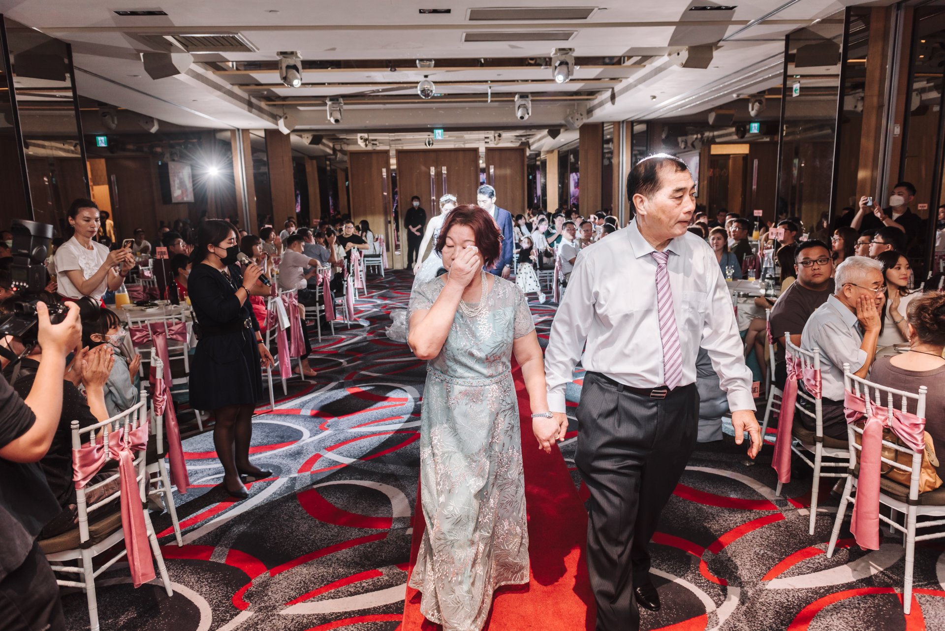 2022111514080767 婚禮紀錄|高雄婚攝|屏東婚攝|南部婚攝|夢時代頤品|交付儀式|恐龍裝進場|類婚紗|